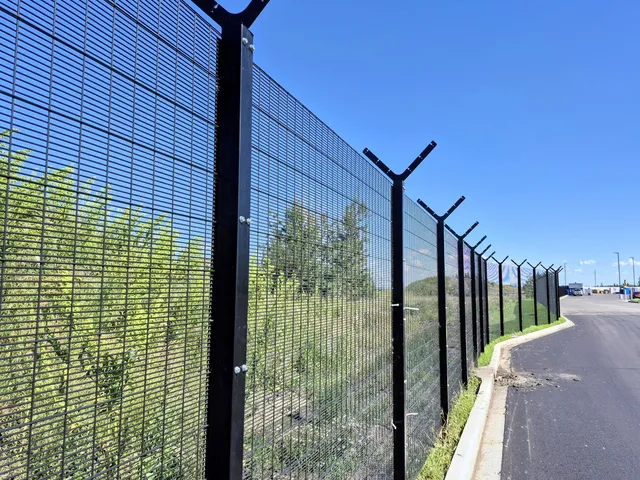 Anti-climb welded mesh fence with barbed wire extensions, Ambleside Integrated Site