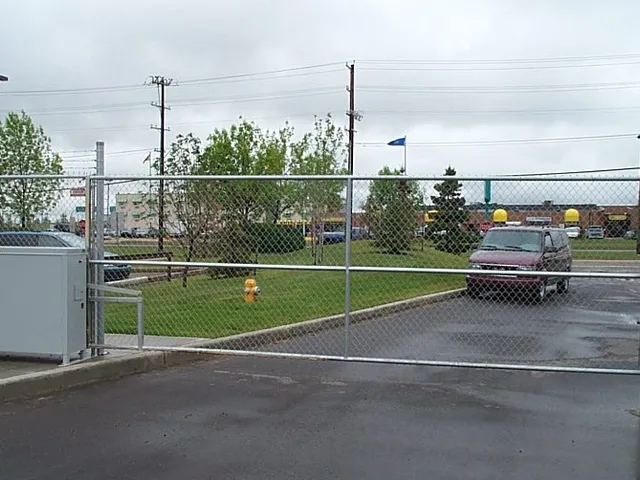 Commercial cantilever slide gate