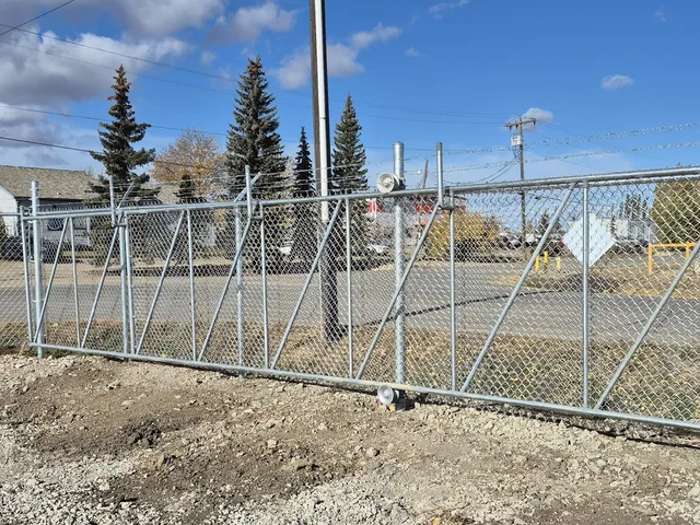 Galvanized rolo sliding gate