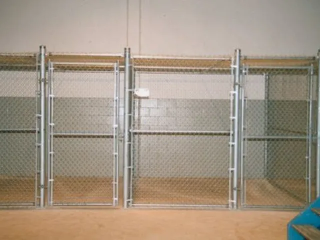 Chain link storage lockers