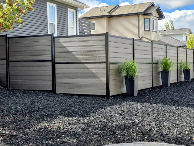 Karbon Premium fence, corner detail