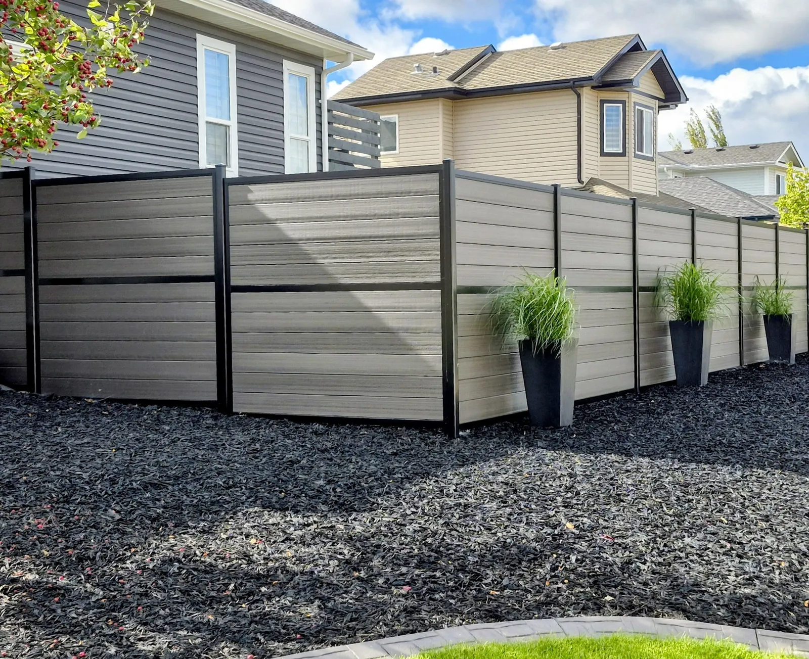 Karbon Premium fence corner with planters
