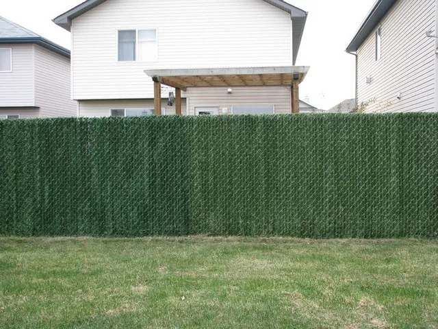 Hedge Link privacy slats