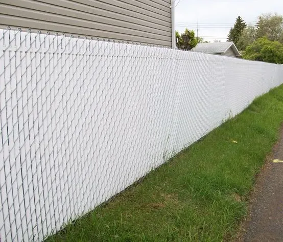 Top Locking privacy slats, close up