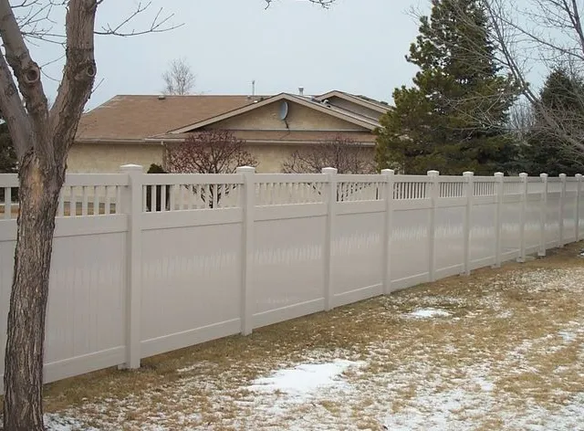Estate vinyl fence, tan