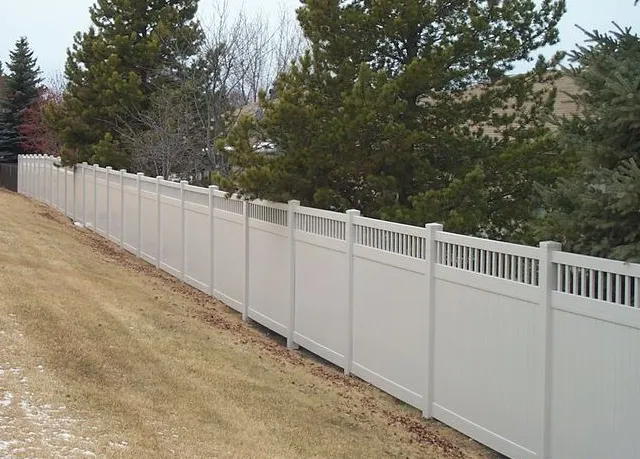 Estate vinyl fence, tan