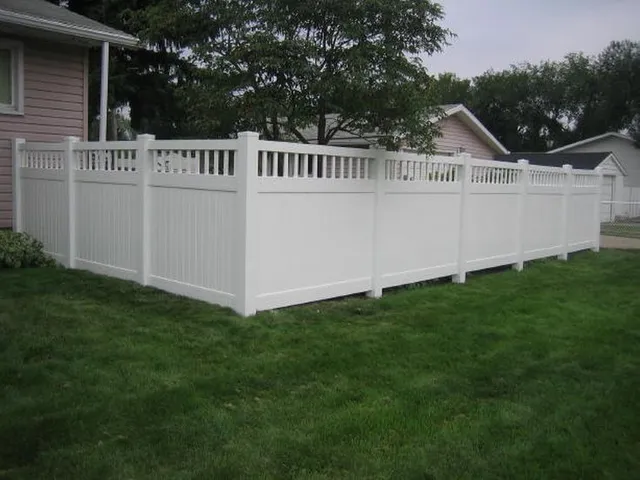 Estate vinyl fence, white