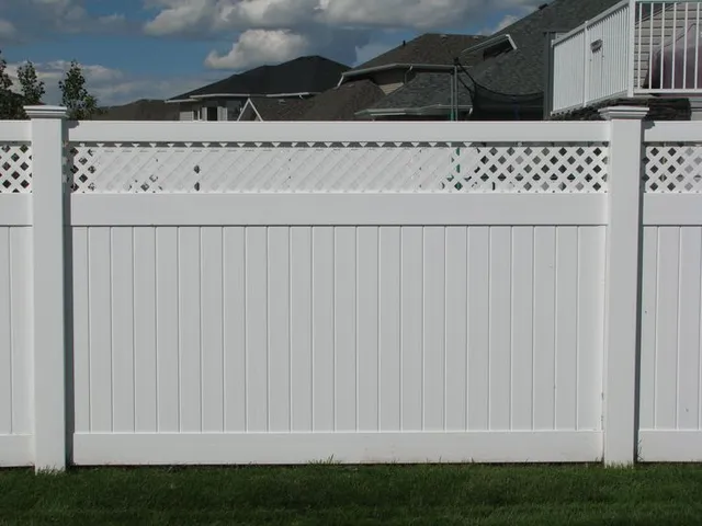 Manor privacy and lattice accent, white