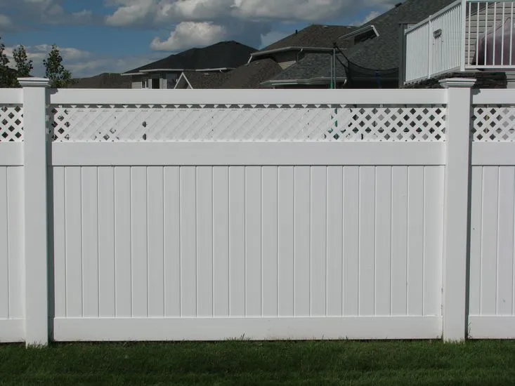 White Manor vinyl fence with lattice accent top